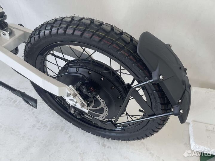 20 кВт./140 км.час/Дистанция—140км/Батарея75 ампер