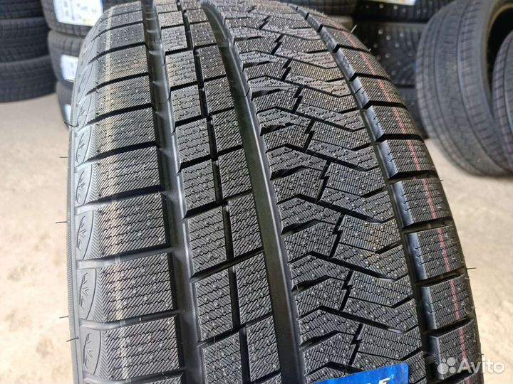 Triangle PL02 245/35 R19 93W