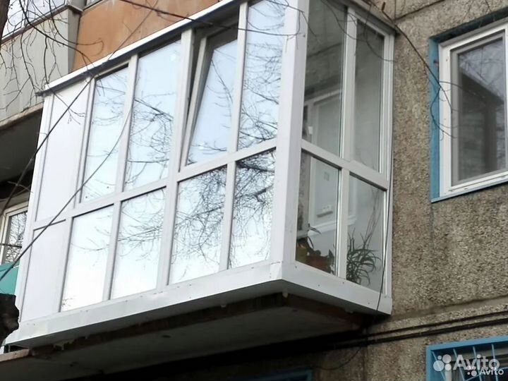 Остекление и отделка балконов / лоджий современно