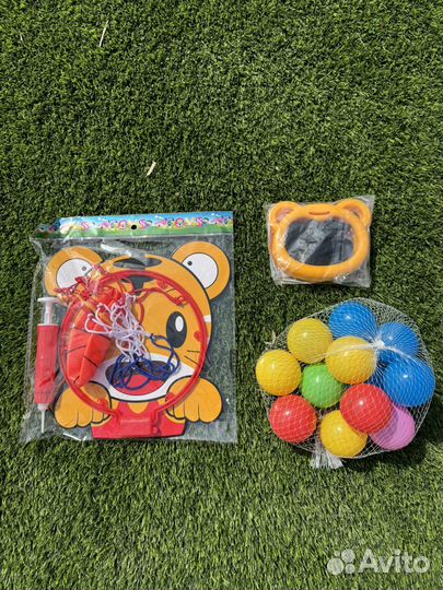 Батут детский с защитной сеткой и игрушками