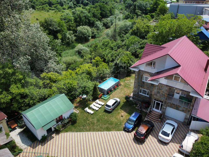 Дом 283 м² на участке 13,3 сот.