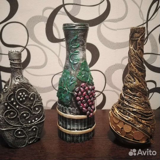 Декоративные бутылки и ваза