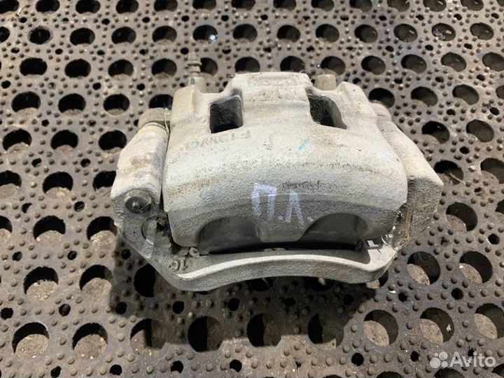 Суппорт тормозной передний левый Mitsubishi L200 V