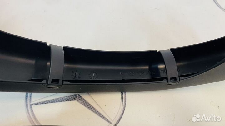 Накладка петли багажника Mercedes W204