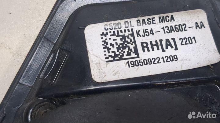 Фонарь крышки багажника правый Ford Escape