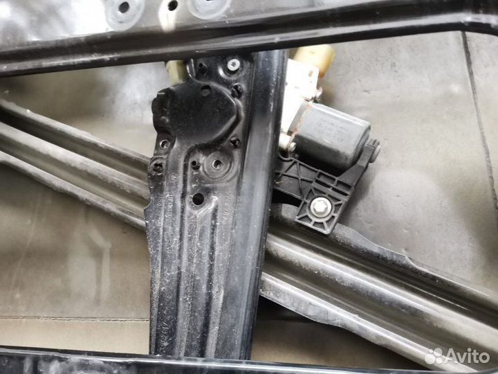 Стеклоподъемник задний правый Bmw 7 F01 F02 2010