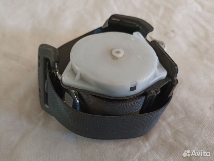 Mazda 3 BL Ремень безопасности задний правый