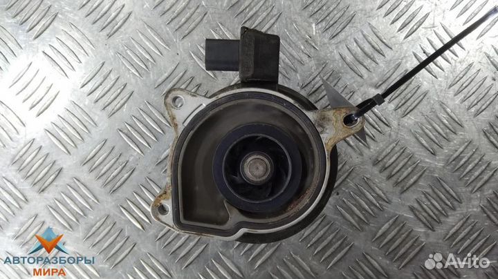 Помпа Volkswagen Golf 6 2010 03C121004