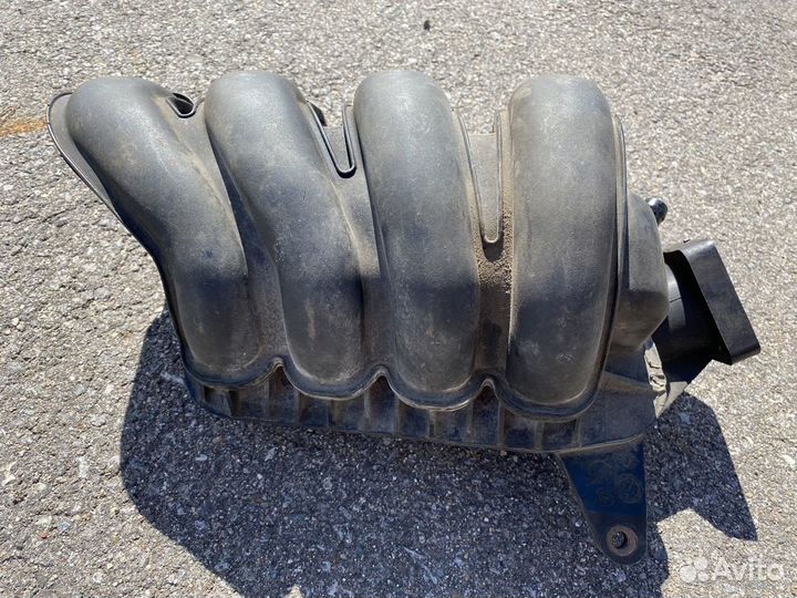 Коллектор впускной toyota avensis 1.8