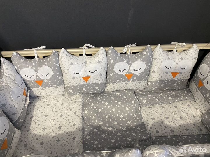 Детская кроватка с маятником