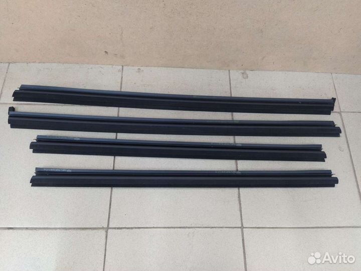 Уплотнитель стекла внутренний Ниссан Кашкай J10