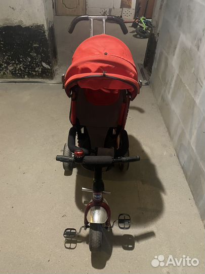 Детский трехколесный велосипед с ручкой