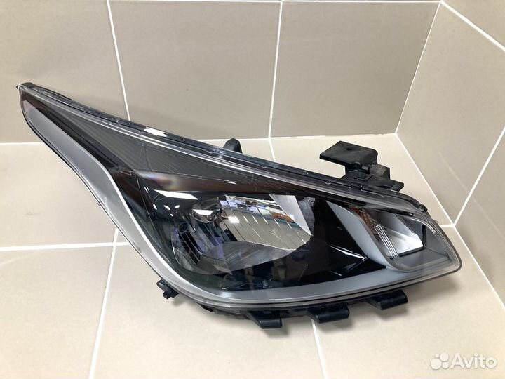 Фара правая Kia Rio 2017-2020 г.в. 92102H0010