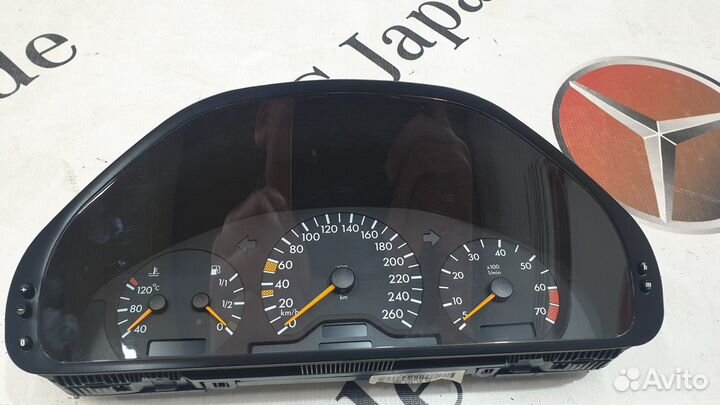 Приборная панель на Mercedes-Benz W202 С240