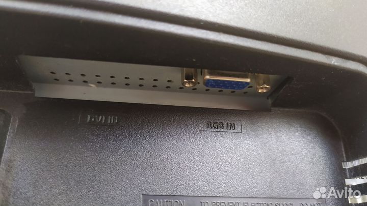 Монитор Samsung 22 (клава+вэбка в подарок)