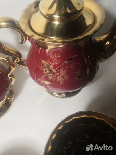 Фарфоровый чайный сервиз