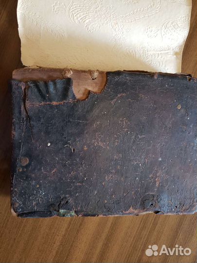 Книга древняя церковная