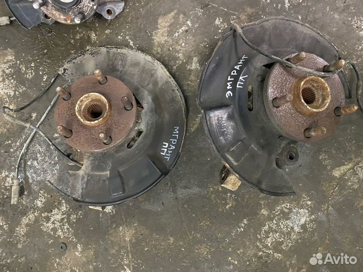 Поворотный кулак Джили Эмгранд