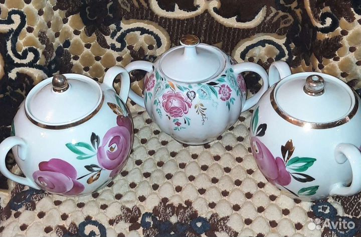 Чайные пары,сахарницы,чайники,блюдца,чашки