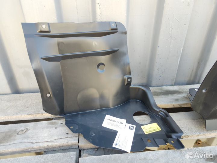 Новый передний подкрылок Mercedes W203