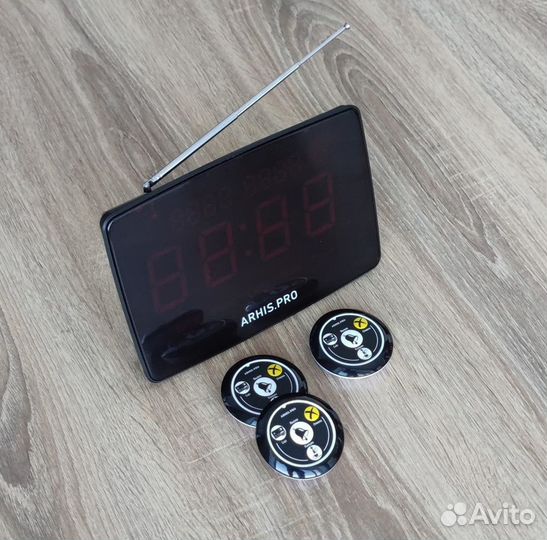 Табло вызова официанта руссифицировано и кнопки