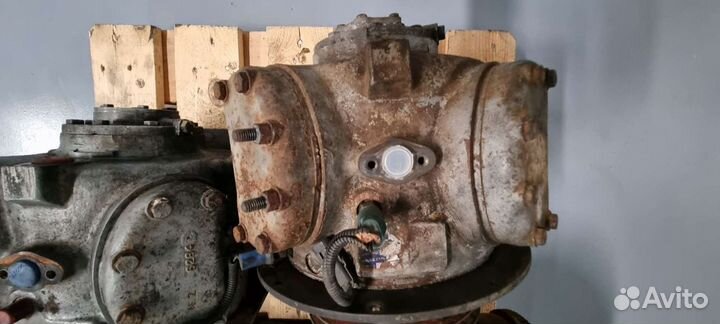 Компрессор от рефрижераторной установки carrier