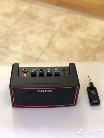 Nux Cherub Портативный беспроводной комбоусилитель