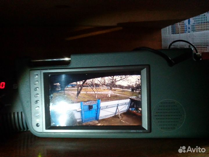 Авто ЖК телеизор монитор в козырьке