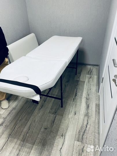 Кушетка для массажа с вырезом