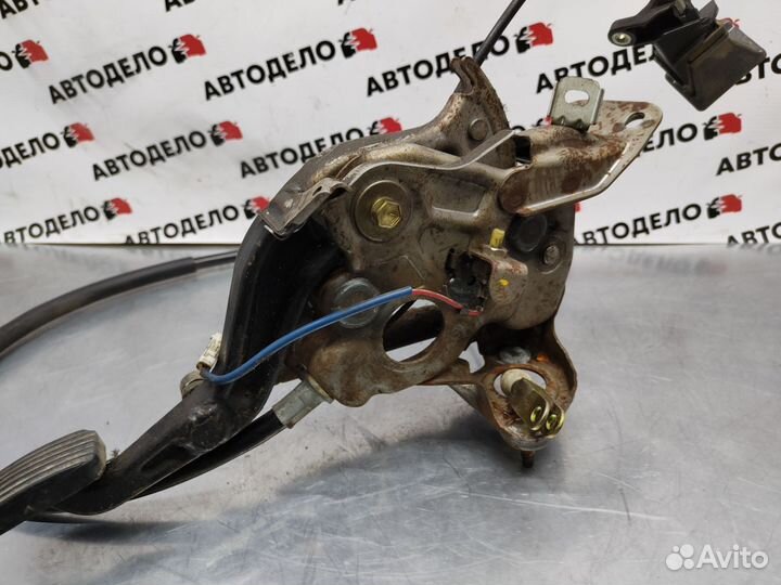 Педаль ручника Toyota Camry SV30 1991 г.в