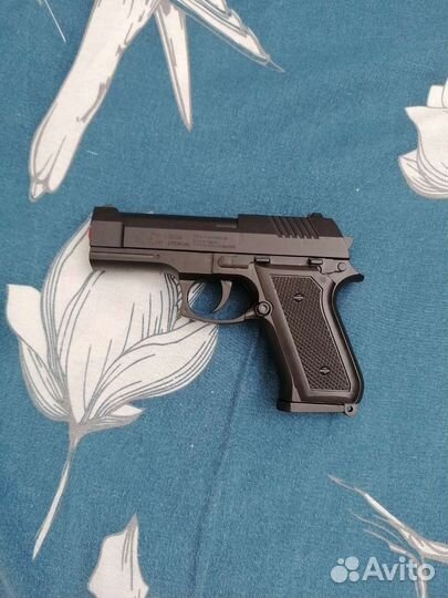 Игрушечный пистолет шариками