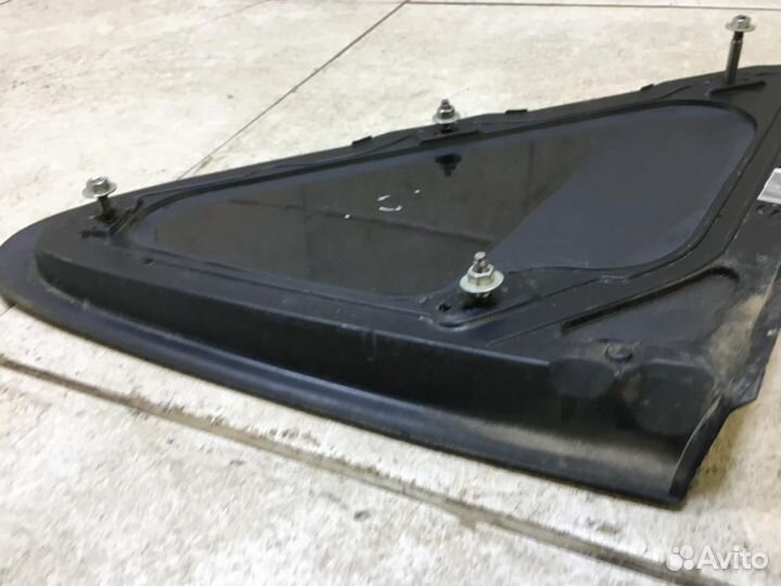 Стекло кузовное глухое левое Hyundai ix35 I (2009—