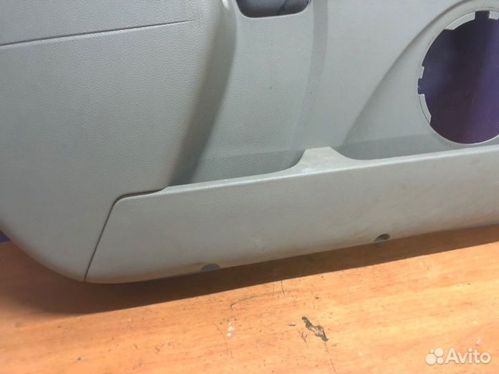 Обшивка двери передняя левая Renault Logan 1 седан