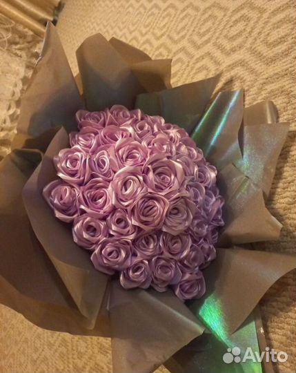 Розы из атласных лент