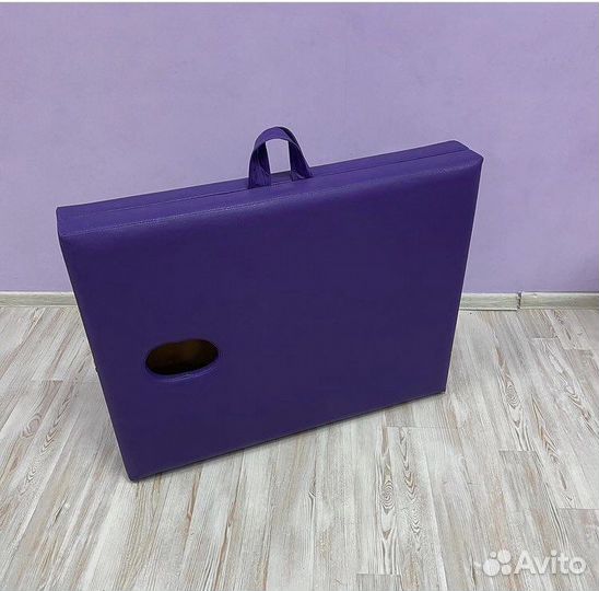 Массажный стол с отверстием для лица