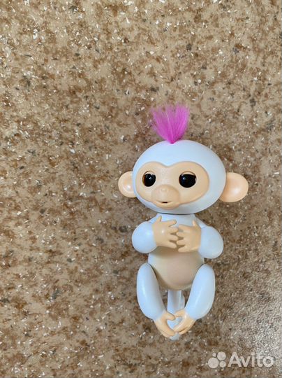 Умная обезьянка Fingerlings Baby Monkey