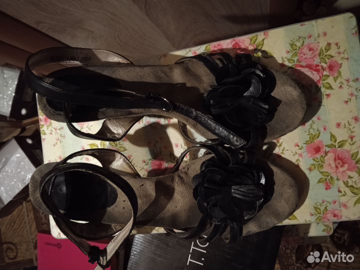 Босоножки женские