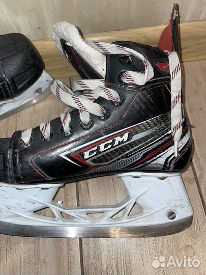 Коньки хоккейные CCM Ft460