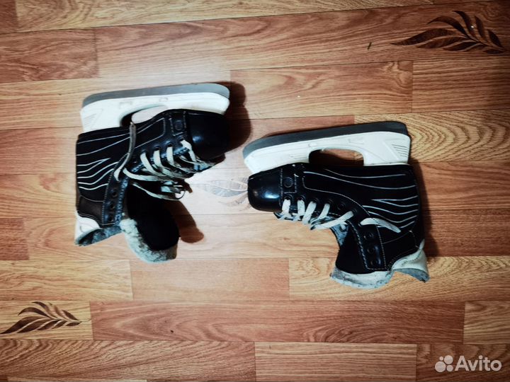 Коньки старые и новые разных размеров