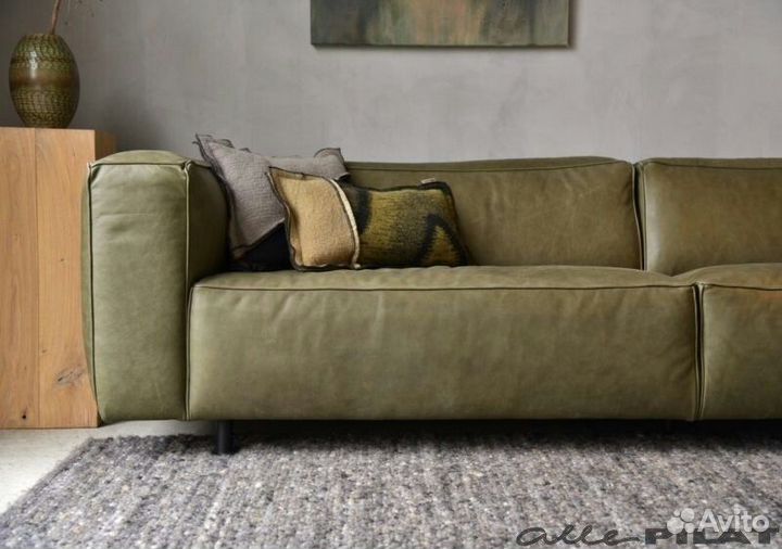 Диван из зеленой натуральной кожи