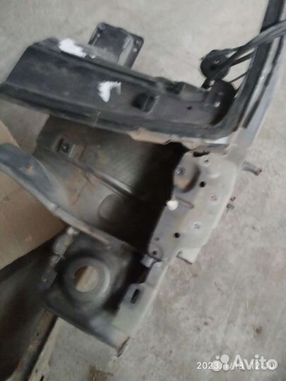 Левая четверть на рено симбол