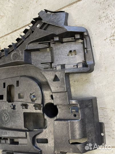 Кронштейн бампера задний левый BMW G11