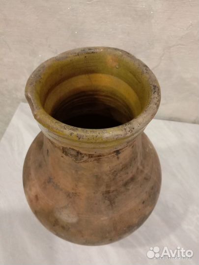 Глиняный кувшин старинный