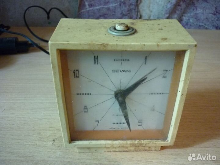 Часы-будильник Севани