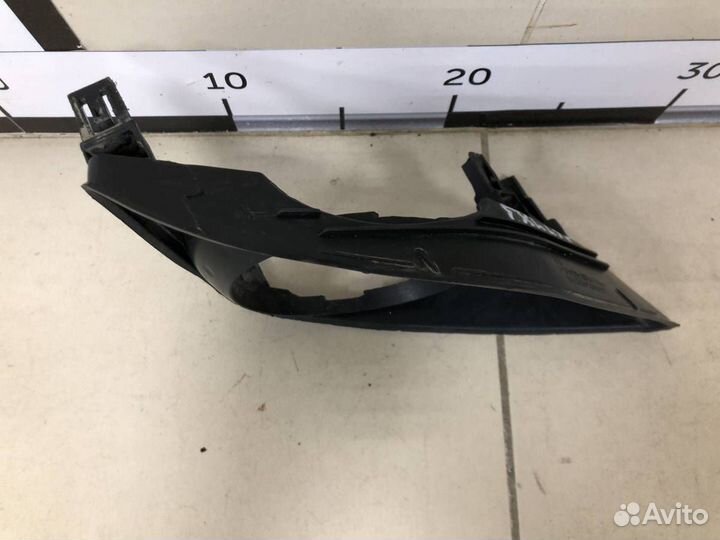 Рамка противотуманной фары правой Toyota Corolla E