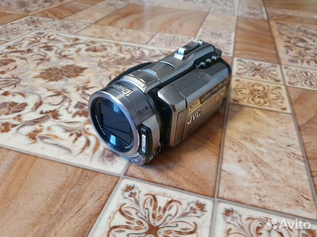 Видеокамера JVC GZ-HM1