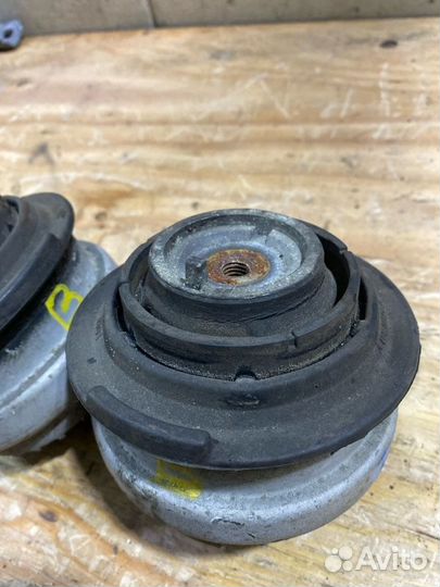 Подушка двигателя Mercedes-Benz E-Class W210