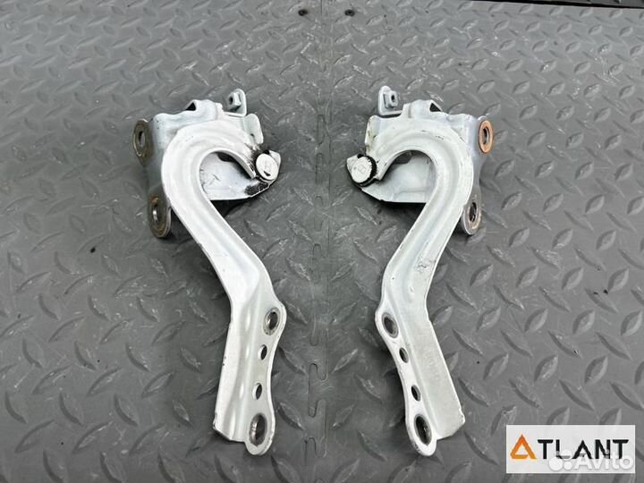 Петля капота toyota aqua