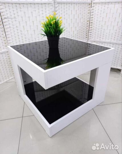 Столик журнальный