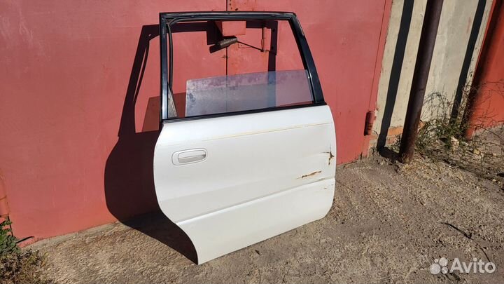 Дверь задняя-правая Toyota Ipsum sxm10